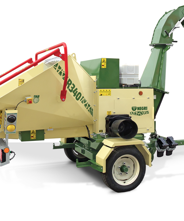 NEGRI Biohäcksler R340 / Diesel-Häcksler mit Straßenfahrwerk für Traktor